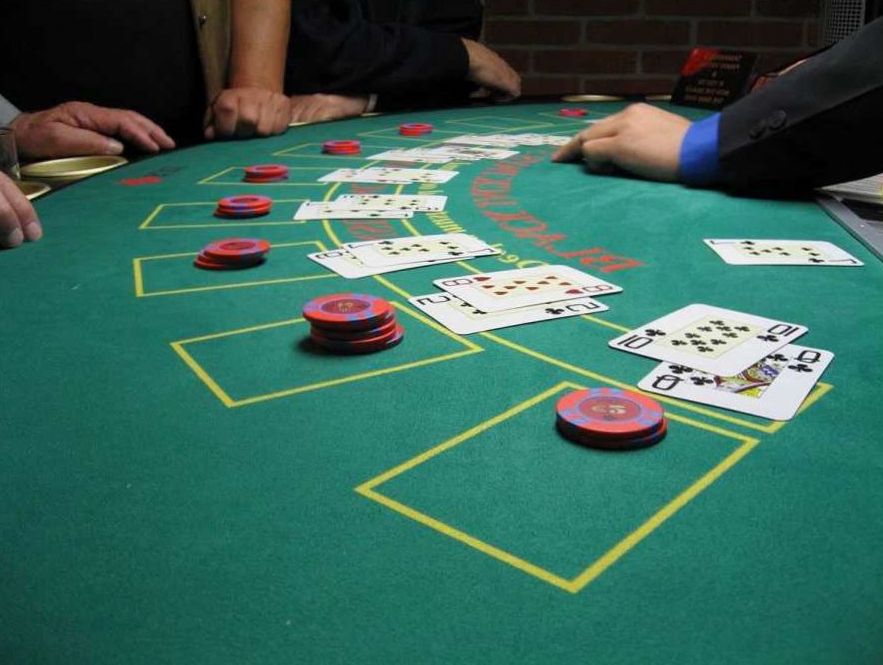 Table de poker thématique pour soirée à thème
