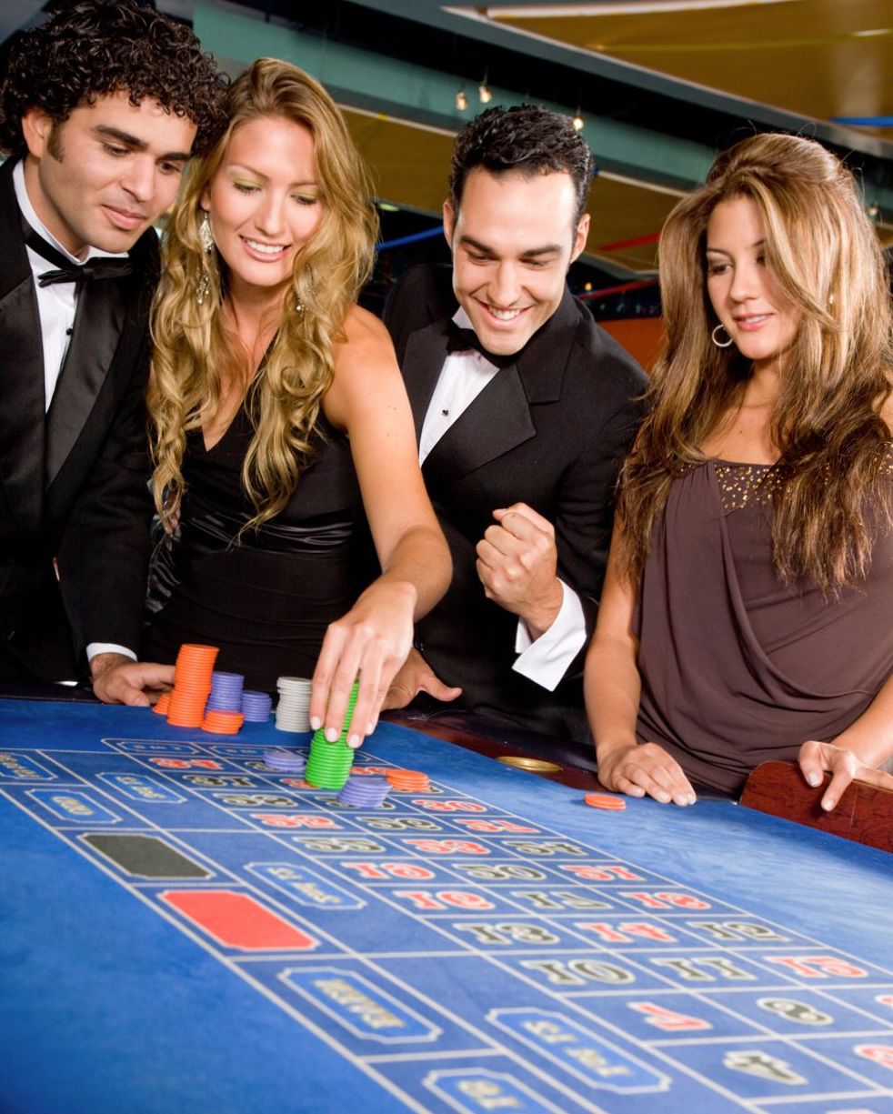 Équipe d'Aventuresansfin.site lors de la préparation d'une soirée casino